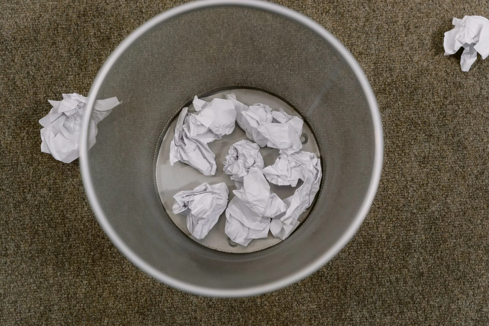 A closed kitchen trash bin